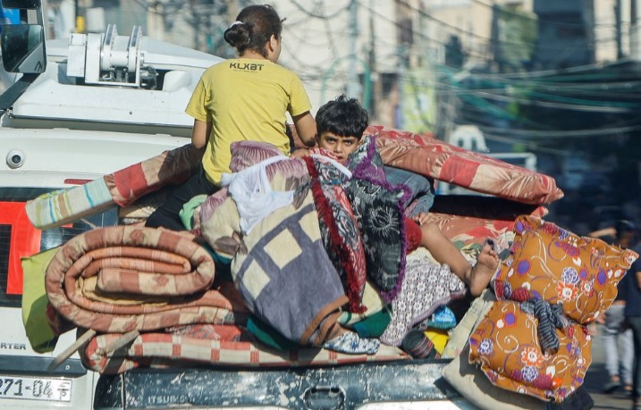 Starving Gazan Children Get Food Poisonin Due To Forage Eating Assahifa Starving Gazan Children Get Food Poisonin Due To Forage Eating Assahifa