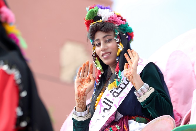  قلعة مكونة .. تنظيم كرنفال احتفالي بمنتوج الورد العطري 