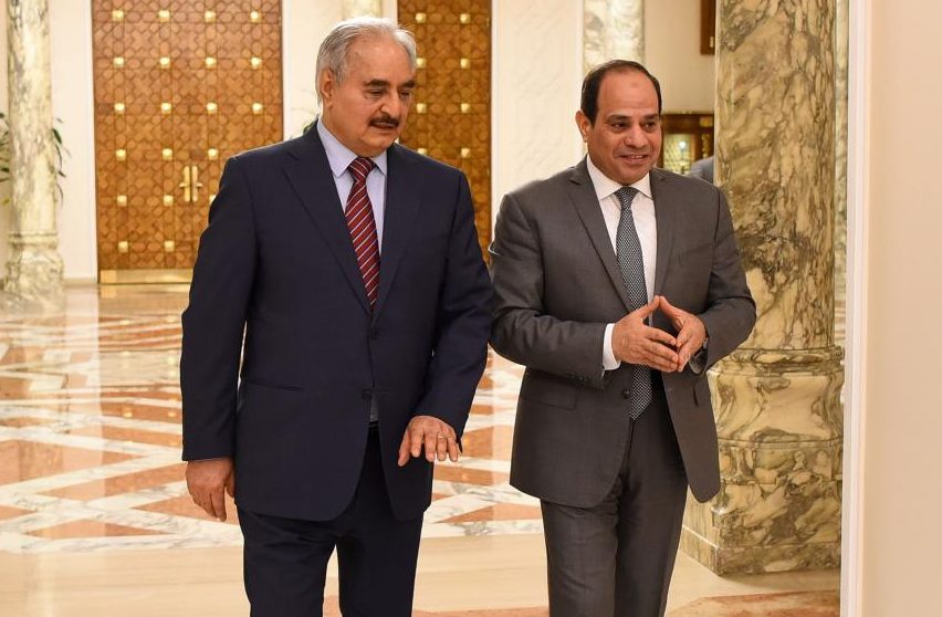 عقب استضافة حفتر بالقاهرة.. البرادعي ينتقد هجوم طرابلس