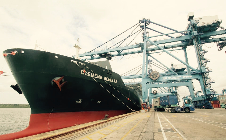 كينيا تُفرج عن شحنة فوسفاط تابعة لـ OCP وتَسحب التهم الموجهة له