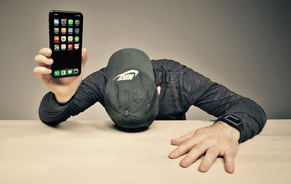 تقرير يَكشف "تهريب" بيانات المستخدمين لهواتف "أيفون" أثناء نومهم