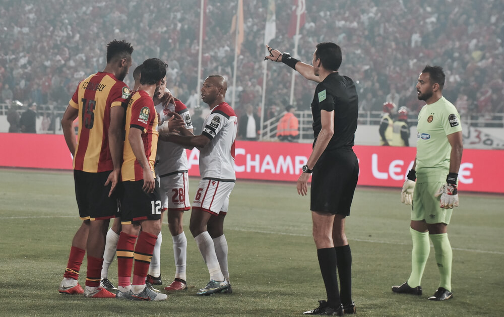  الـ FRMF تراسل الـ"كاف" احتجاجا على "ظلم" حكم مباراة الوداد والترجي 