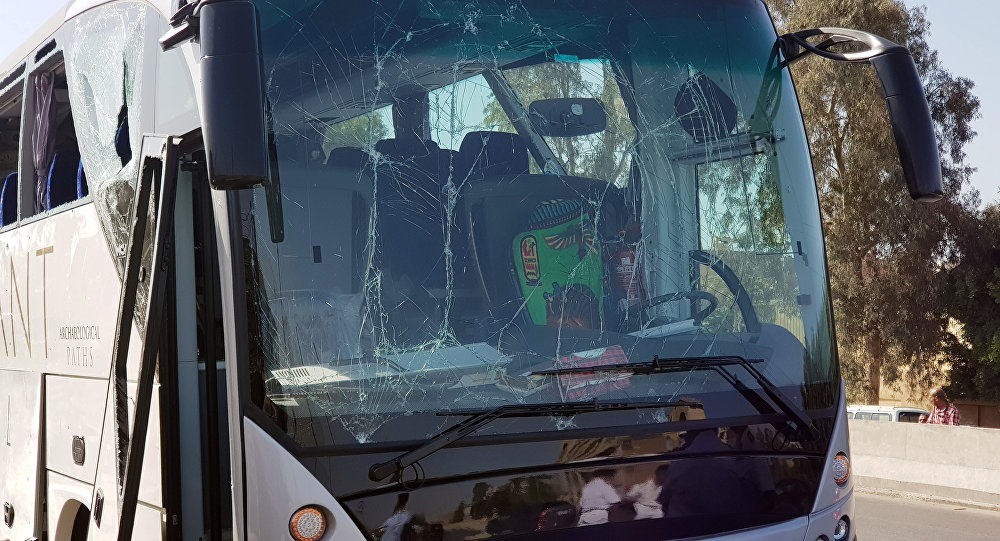 انفجار يستهدف حافلة سياحية عند "المتحف المصري"