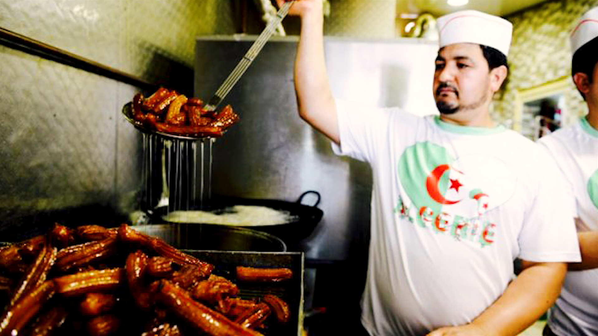  الجزائريون في رمضان.. تقاليد راسخة وأعصاب متوترة والحراك الشعبي الحدث 