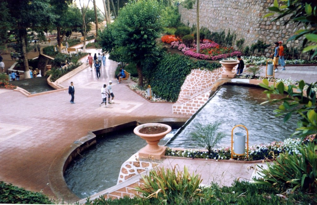 "عين أسردون" التي لا تنضب.. الماء والخضرة ومَلاذ الصائمين