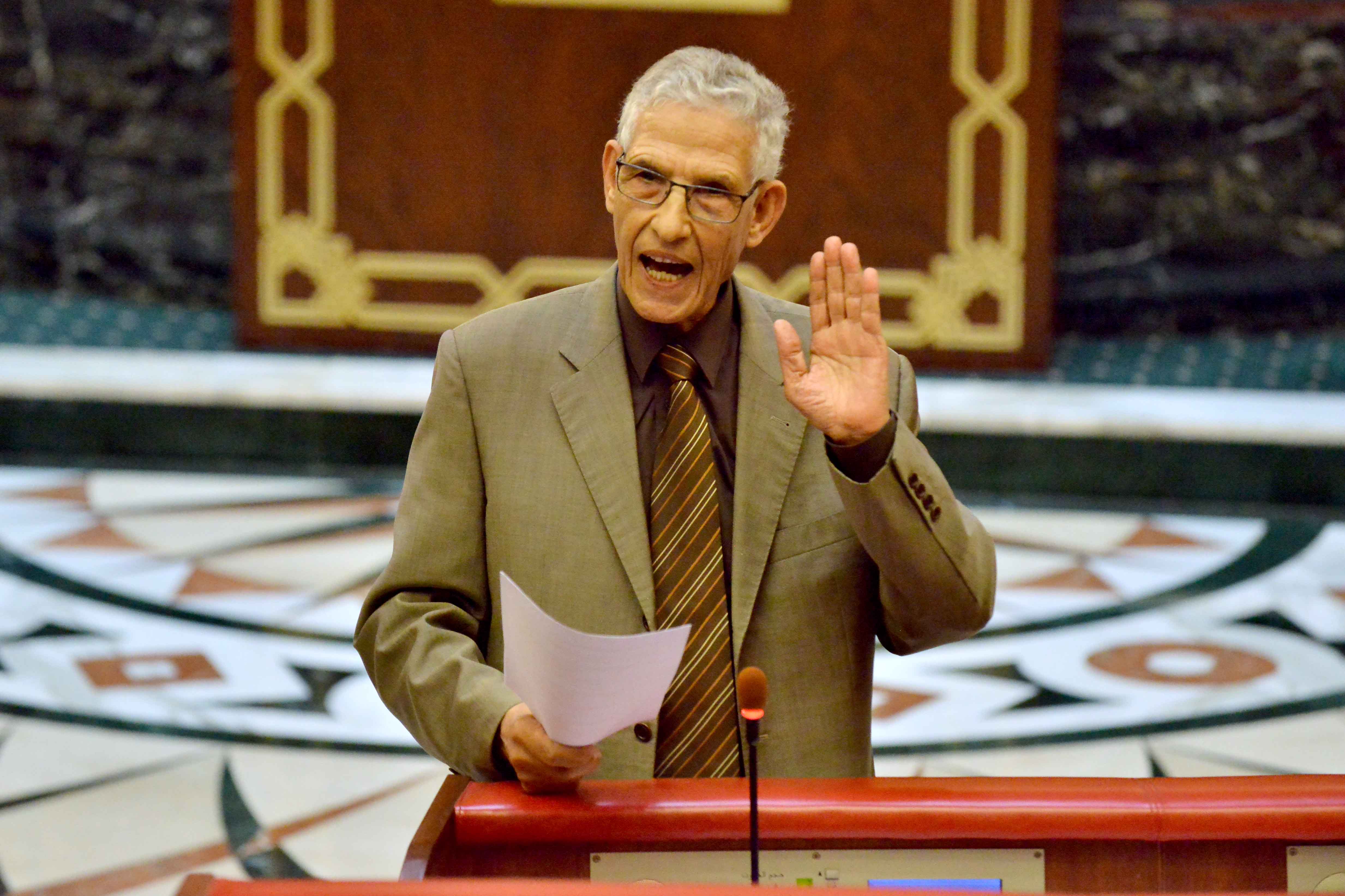 الداوي يُرجع ارتفاع المحروقات لمشاكل الخليج.. والبرلمانيون ينتقدون تأخر التسقيف