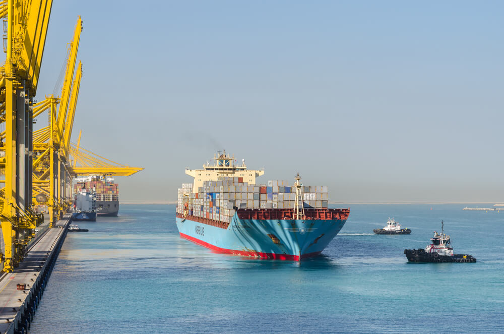 تعرض أربع سفن لأعمال تخريب بسواحل الإمارات