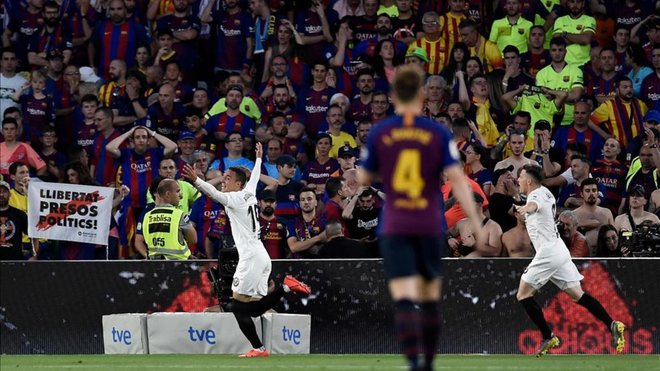 فالنسيا يُعمق جراح برشلونة ويحرز لقب كأس إسبانيا