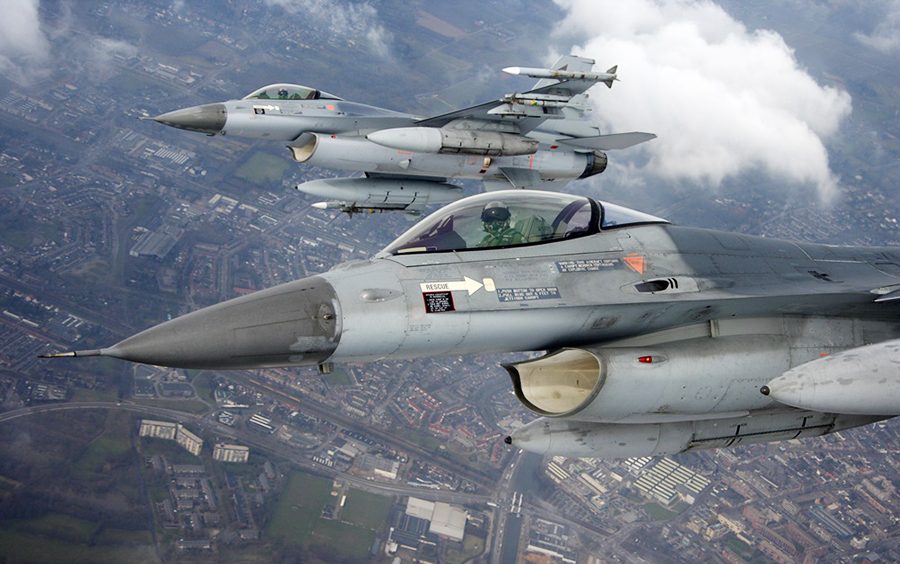 طائرات F16 لإيقاظ الأندونيسيين لسحور رمضان