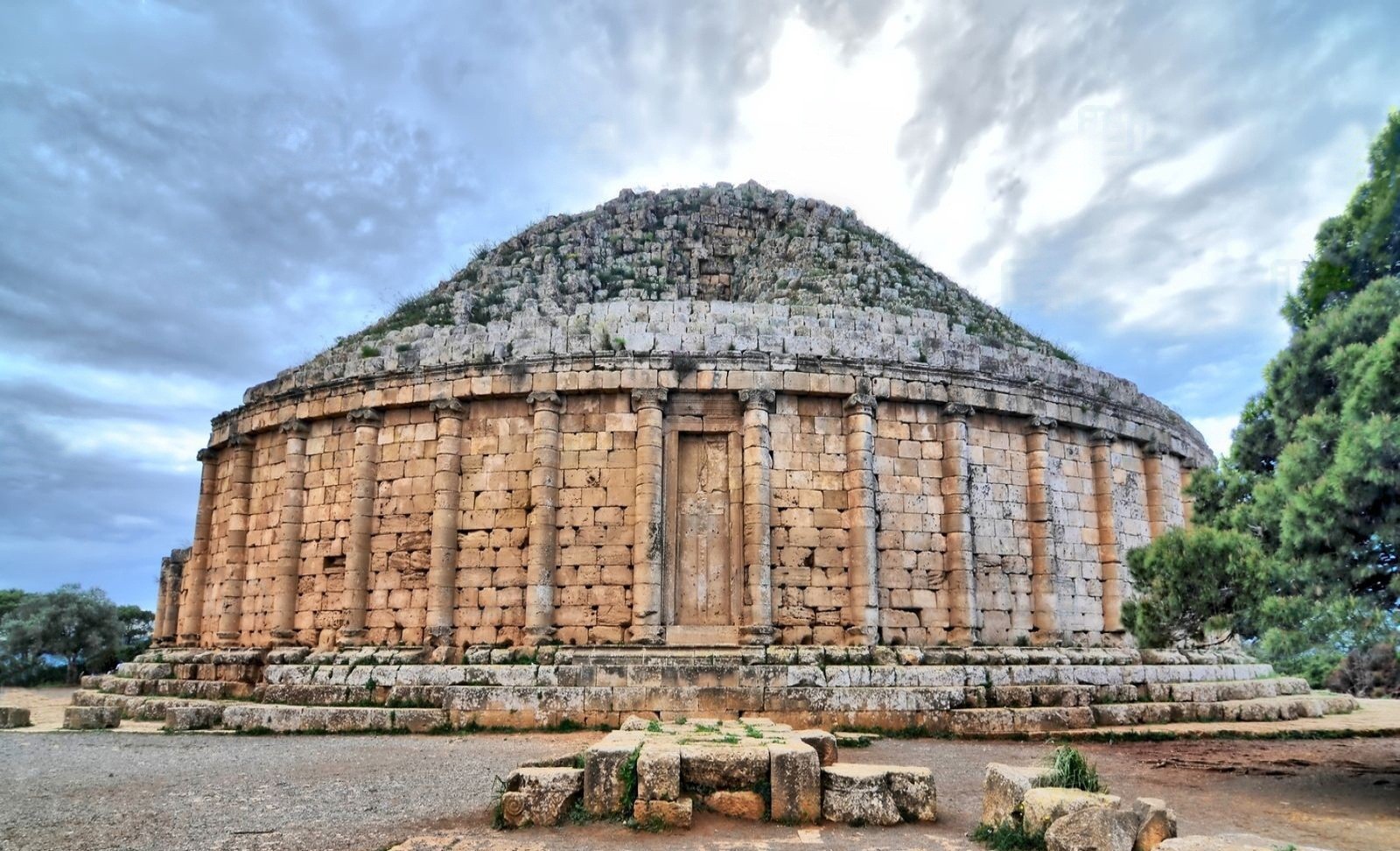 أهرامات الجزائر.. مقابر ملوك الأمازيغ الدائرية التي بنيت قبل "أهرامات الفراعنة"