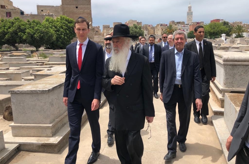 جاريد كوشنير يَستغل زيارته للمغرب لـ"الترحم" على قبر حاخام يَهودي