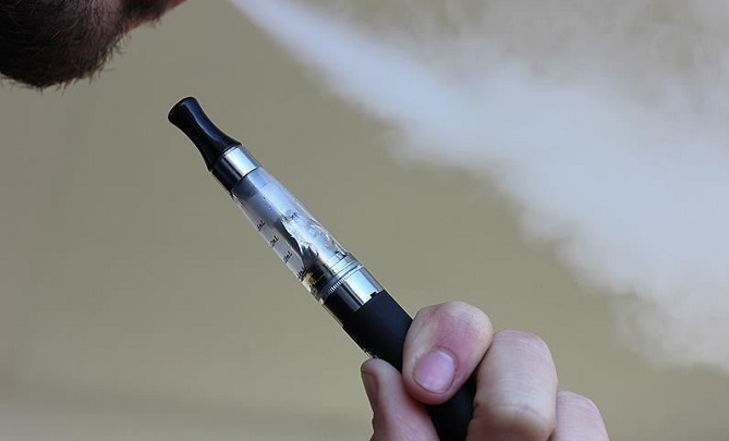  السجائر الإلكترونية تزيد خطر الإصابة بأمراض القلب 