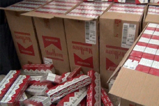  إحبط تهريب أزيد من مليون سيجارة ومعسل بأكادير 