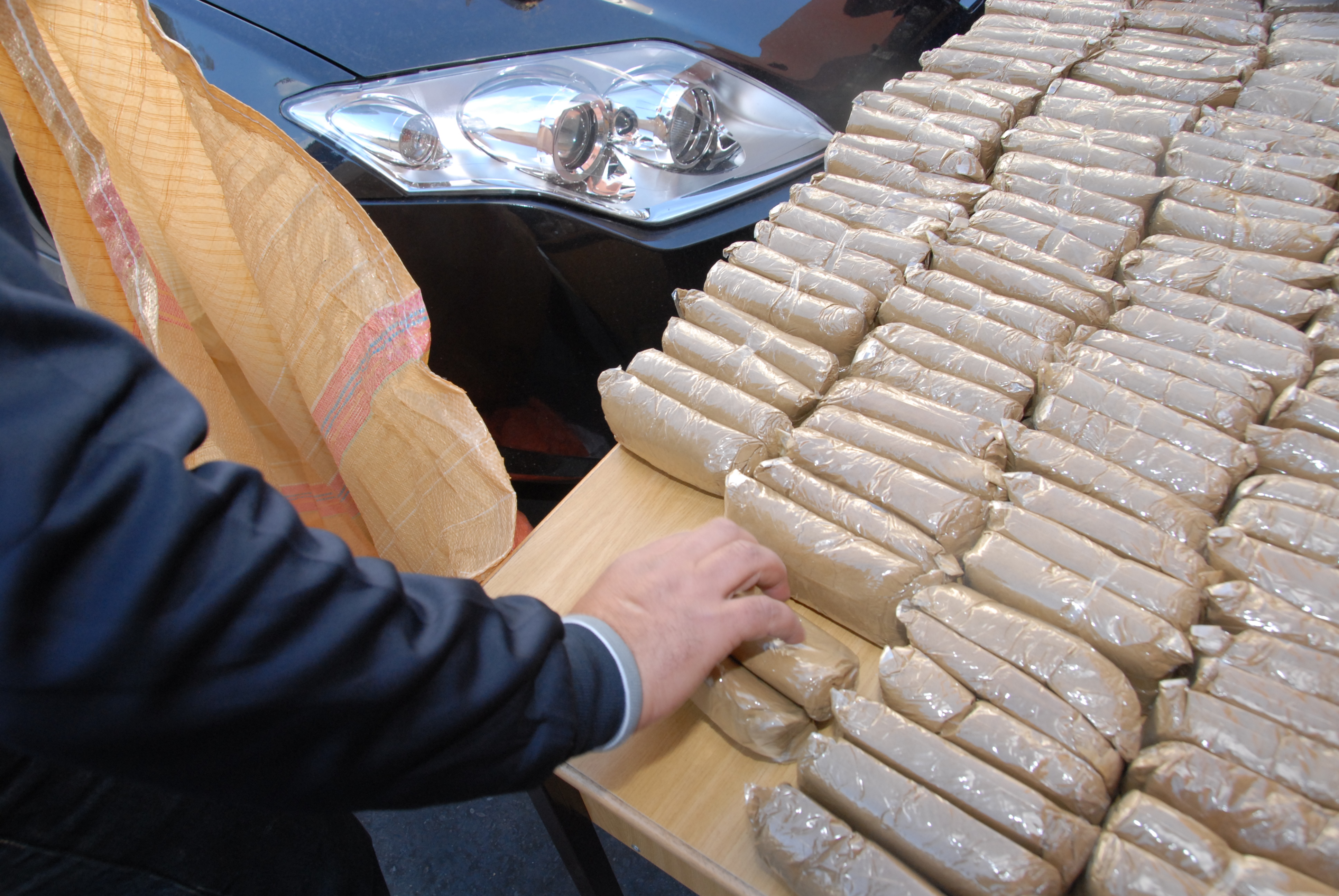 الجمارك تحجز 4 أطنان من مخدر الشيرا جنوب طنجة
