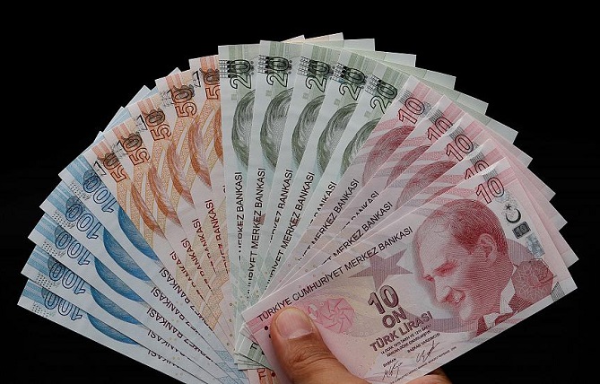  الليرة التركية تقفز إثر اتصال بين ترامب وأردوغان 