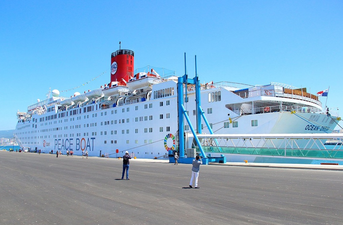  "باخرة السلام" اليابانية ترسو بميناء طنجة 