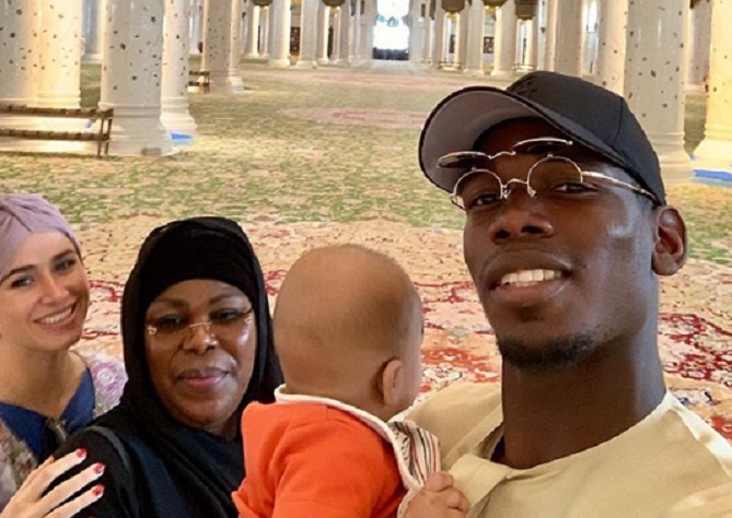 النجم بوغبا يزور مسجد الشيخ زايد في أبوظبي