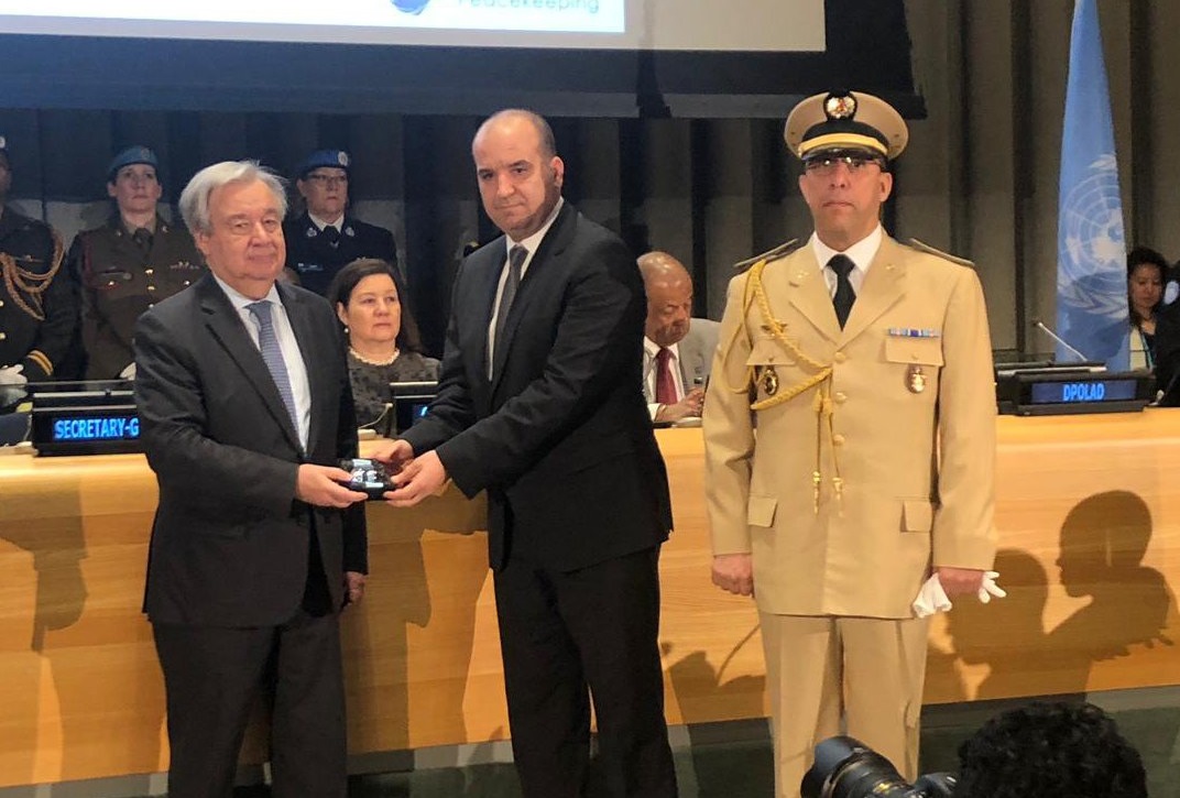 تكريم جندي مغربي قضى خلال عمليات حفظ السلام