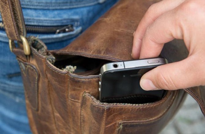 سرقة هاتف رئيس محكمة بطنجة تقود 3 أشخاص إلى السجن مدة 21 سنة