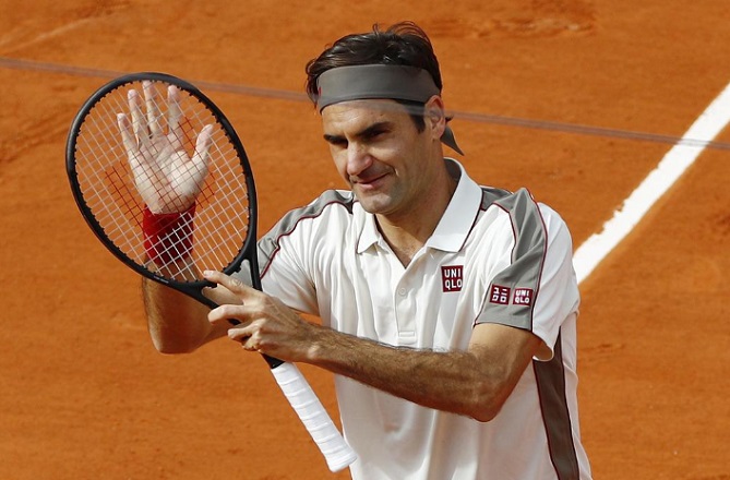 فيدرر يواصل تقدمه السلس في رولان جاروس