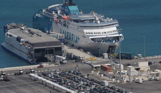  تسهيل عبور مهاجرين سريين بميناء طنجة المتوسط يقود شرطيا للتحقيق 