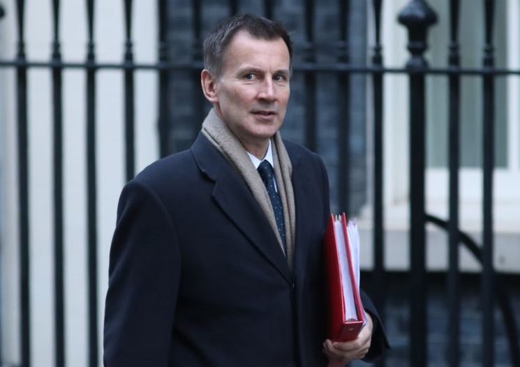  وزير الخارجية البريطاني ينفي تقارير استقالة "ماي" 