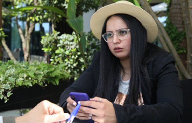 ياسمينة مصباحي.. مخرجة شابة تشق طريقها بكل ثقة في مجال الأفلام الوثائقية