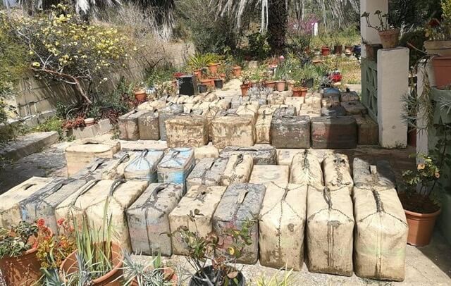 تفكيك مافيا تنشط بين المغرب وإسبانيا.. 29 مُعتقلا وطنين من الحشيش