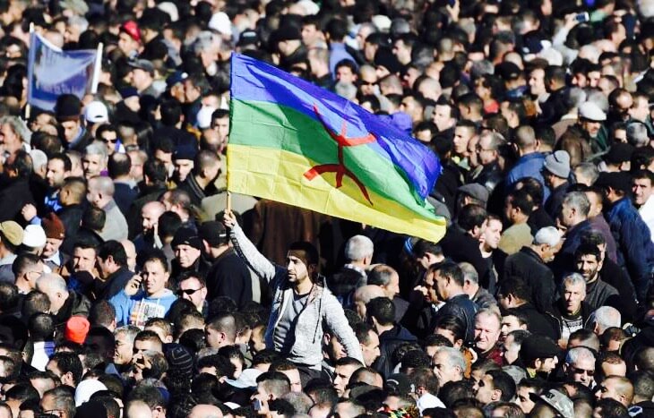 الإعلام الإسباني يصف المصادقة على قانون ترسيم الأمازيغية في المغرب بـ"التاريخي"