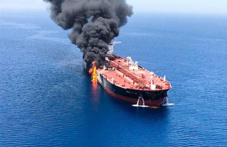 استهداف ناقلتي نفط في "بحر عمّان" بين الإمارات وإيران وإجلاء طاقميهما