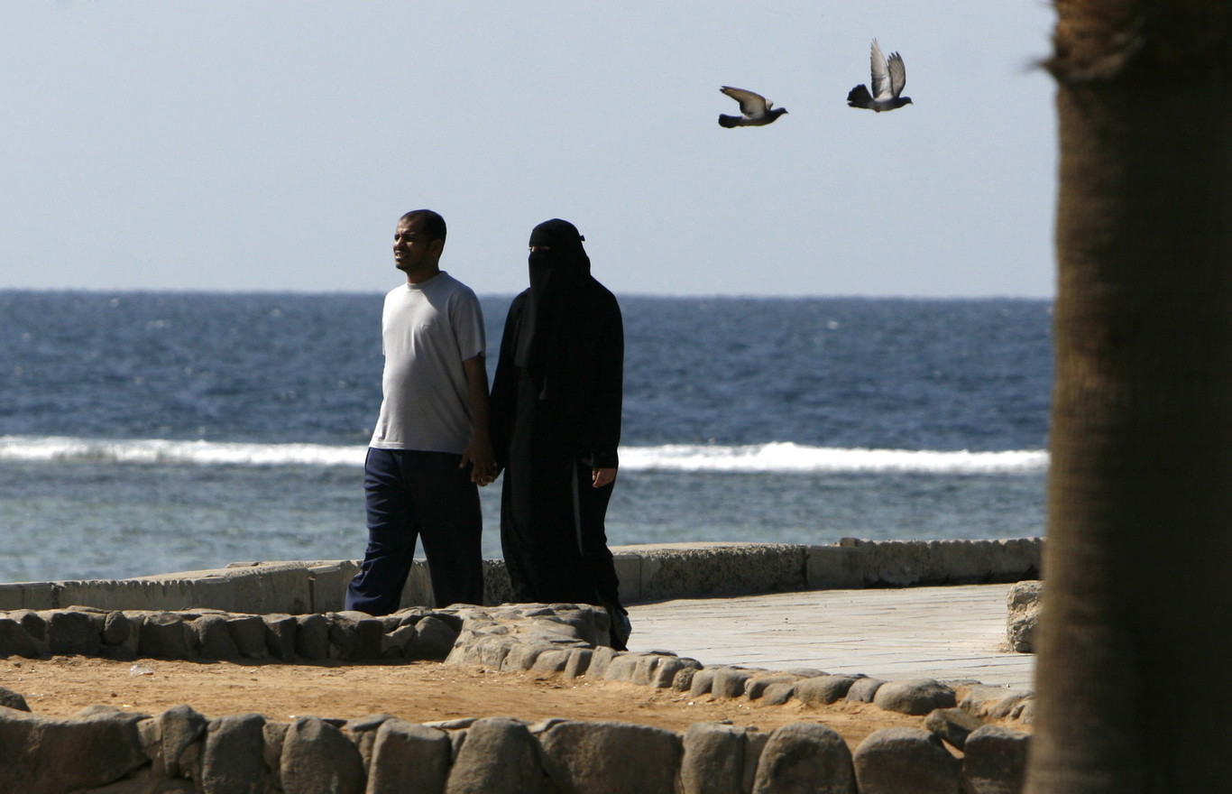 صحيفة إسبانية: أفراد من العائلة الملكية السعودية يتوافدون بصمت على ماربيا