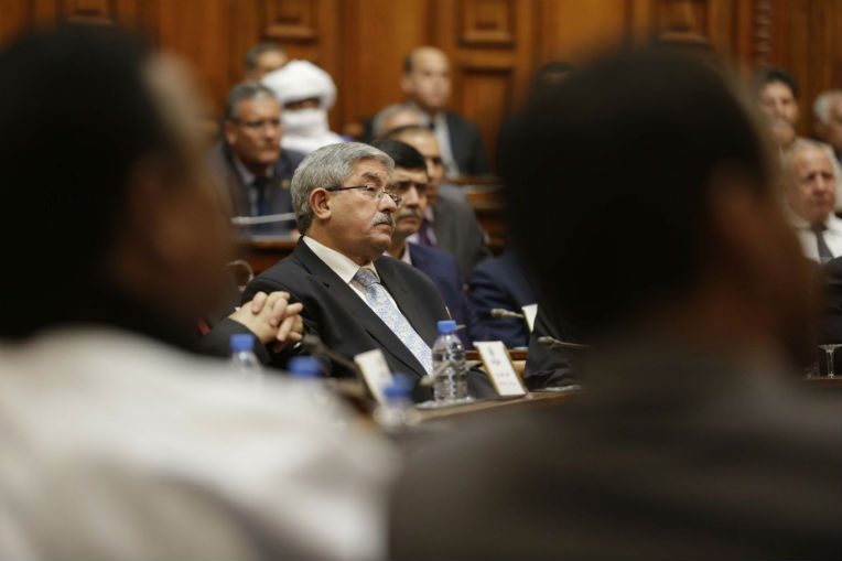  الجزائر.. أحمد أويحي يمثل مجددا أمام القضاء في قضايا "فساد" 