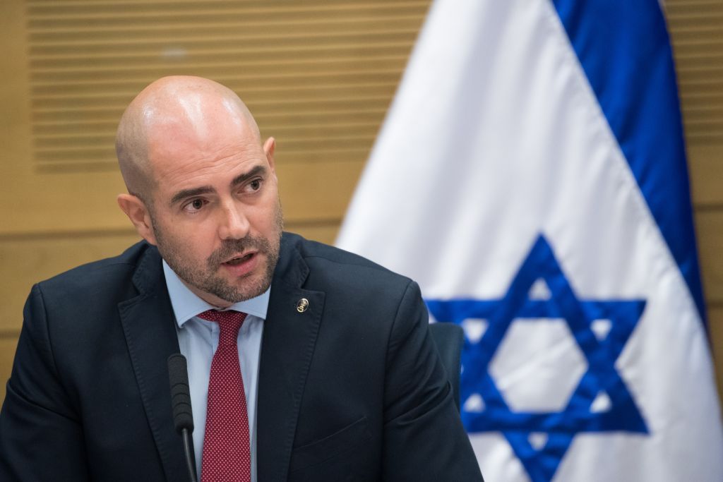 مثلي ومن أصول مغربية.. هذه نبذة عن وزير العدل الإسرائيلي الجديد