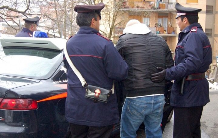  إيطاليا: مغربي يُحاول إضرام النار في ابنته بسبب لباسها "المتحرر" 