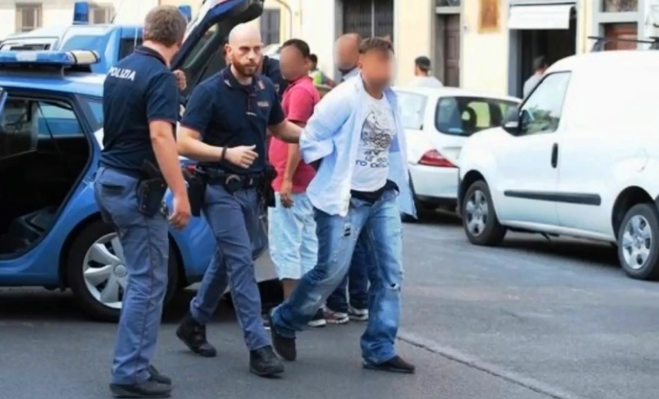  مَغربي يَسرق 20 ألف أورو من بنك إيطالي من أجل التسوق وشراء المثلجات! 