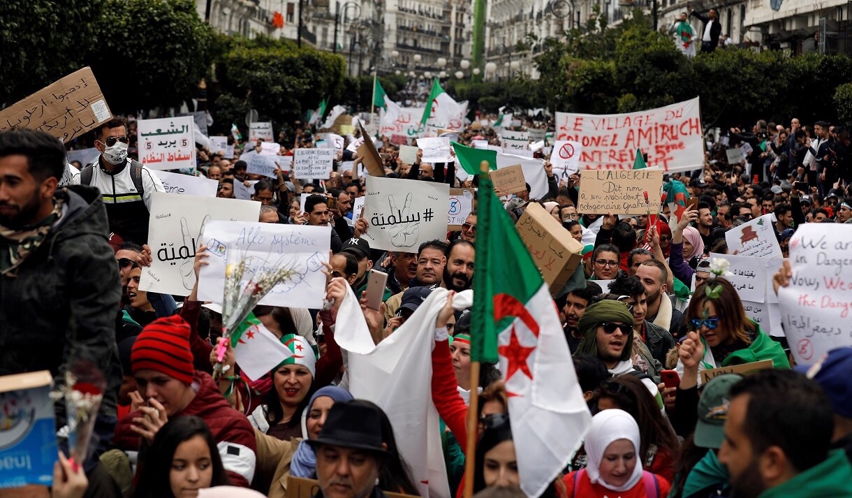  الجزائر.. شعارات تأييد "المحاسبة" تطغى على مظاهرات مبكرة 