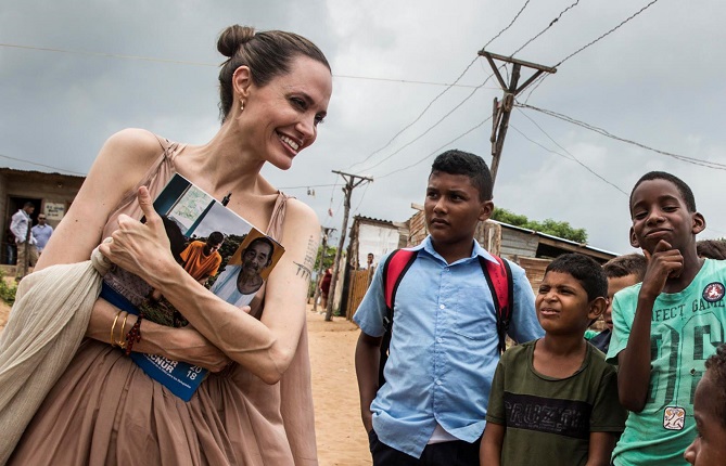 فيديو.. أنجلينا جولي تدعو لمساعدة أطفال فنزويلا
