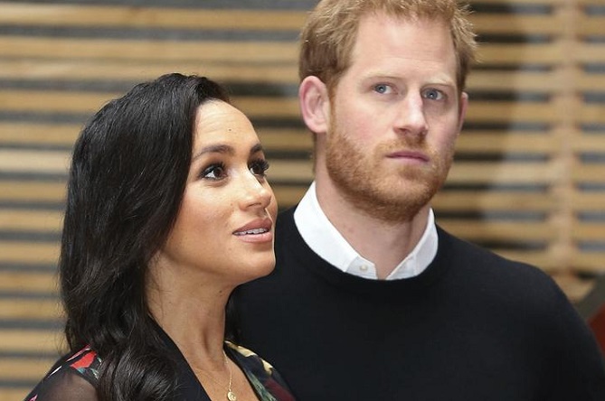 ترامب يتنكر لصوته وينفي "إهانته" زوجة الأمير هاري