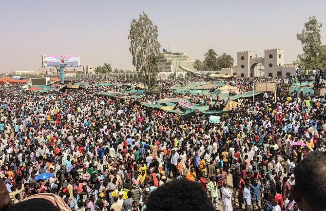 السودان: تظاهرات في عدة مدن لتسليم السلطة للمدنيين