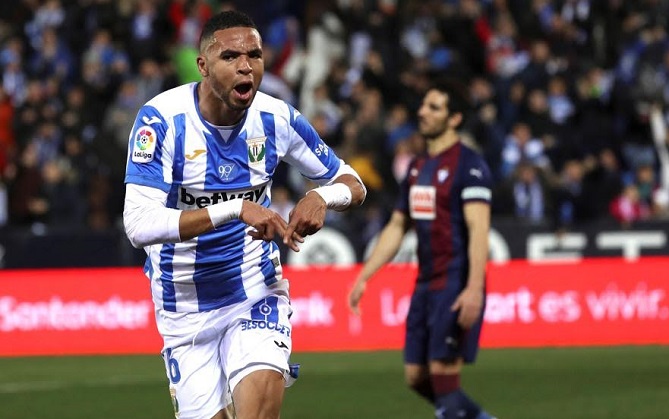 صحف دولية تتابع صفقة انتقال النصيري إلى أرسنال