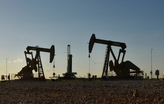  تراجع أسعار النفط بفعل ارتفاع المخزونات الأمريكية 