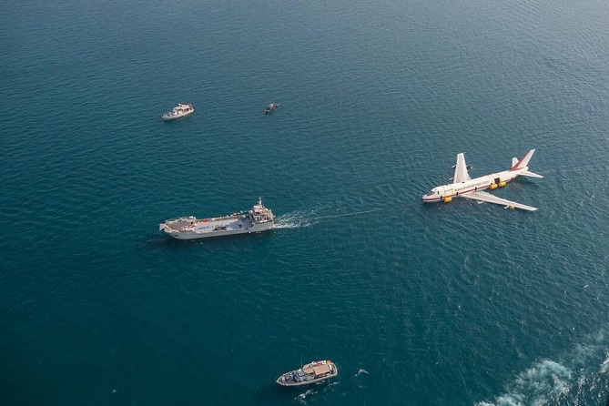  بالفيديو: البحرين تغرق طائرة بوينغ قرب سواحلها 