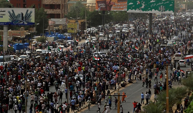 الشرطة السودانية تطلق الغاز لتفريق متظاهرين