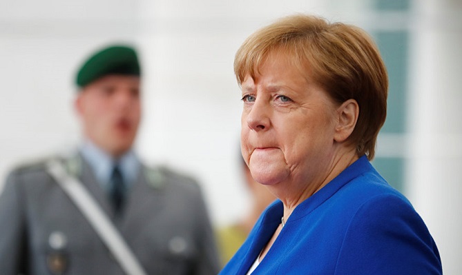 ميركل تدعو إلى حل سلمي للتوترات في خليج عمان