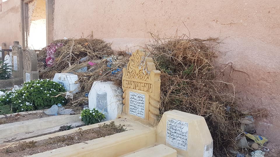  أكوام الأزبال بمقبرة "الشهداء" تثير غضب ساكنة الرباط 