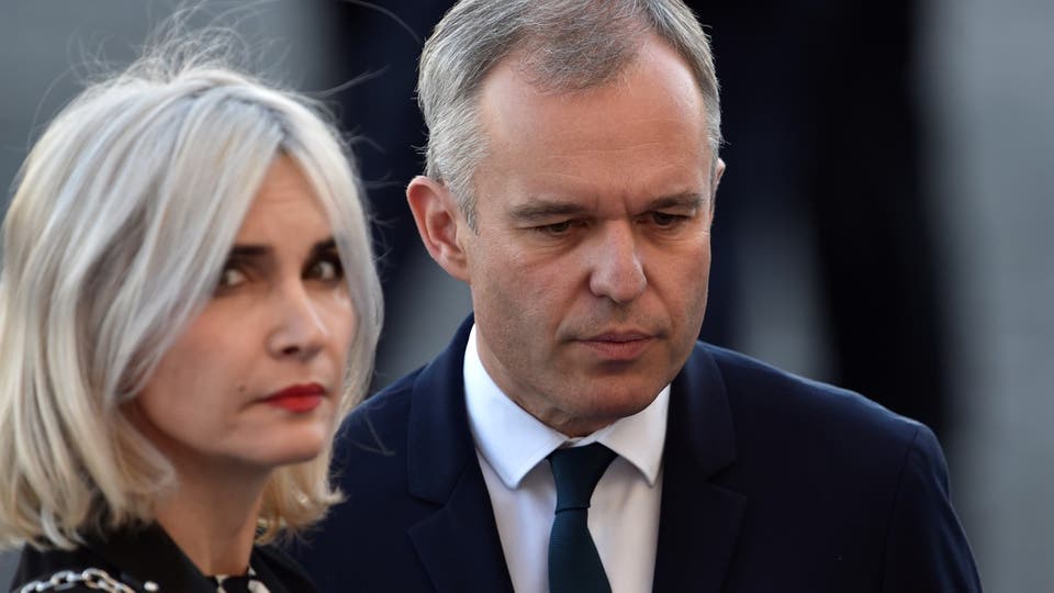 بسبب "عشاء باذخ".. وزير الانتقال الإيكولوجي الفرنسي يُقدم استقالته