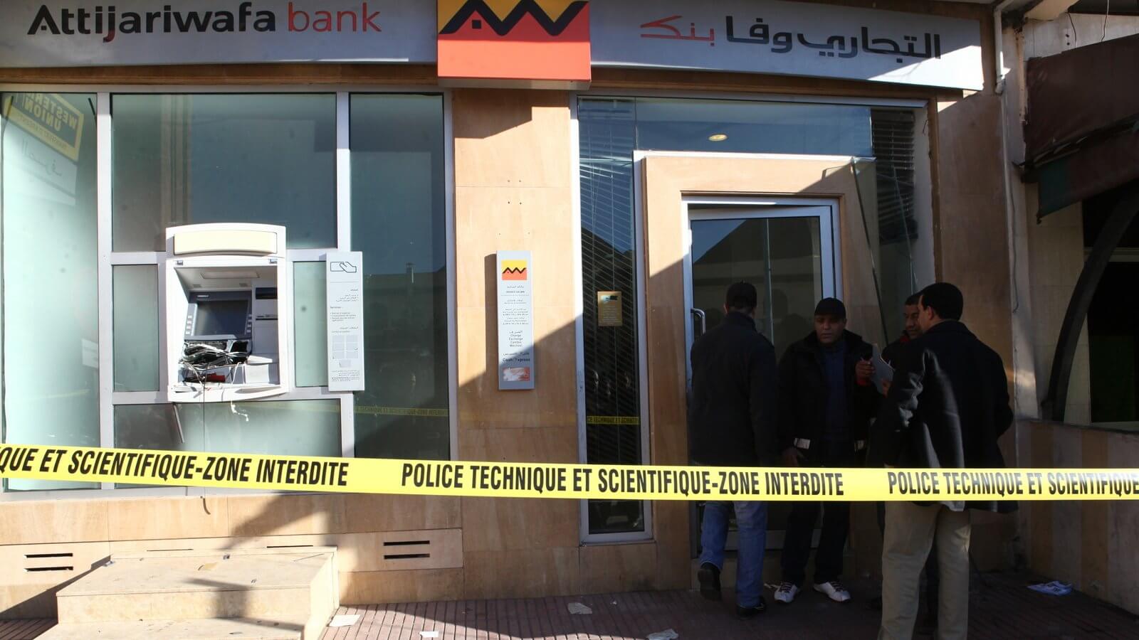  سطو مُسلح على وكالة بنكية بطنجة.. المهاجمون حصلوا على مبالغ مالية قبل الفرار 