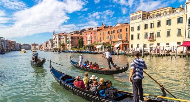  إيطاليا تحقق أرقاما قياسية سياحيا.. 94 مليون سائح ومداخيل بلغت 42 مليار دولار 