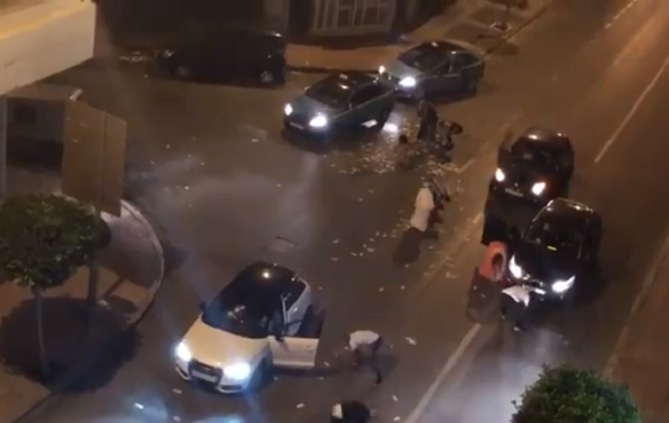 أموال تتطاير وسط شارع في طنجة (فيديو)