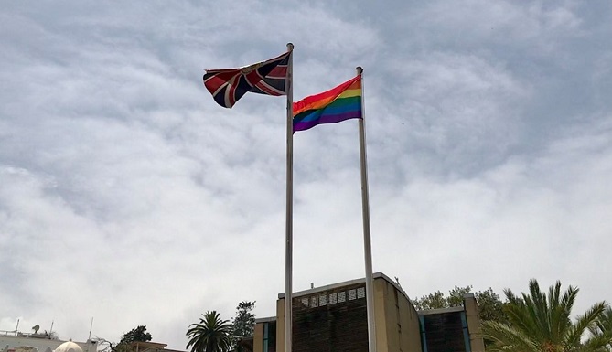 علم المثلية الجنسية يرفرف في سماء الجزائر